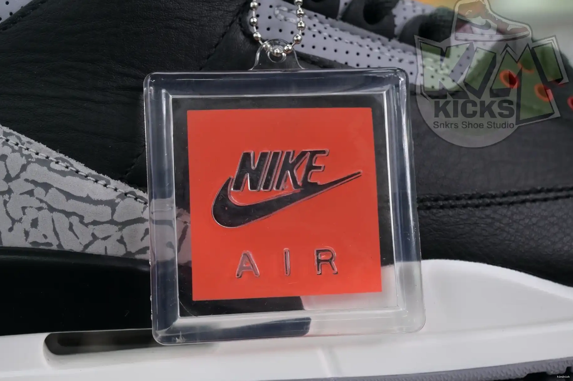 Reimagined” 3“Black Cement Jordan Air Kimikick 0421